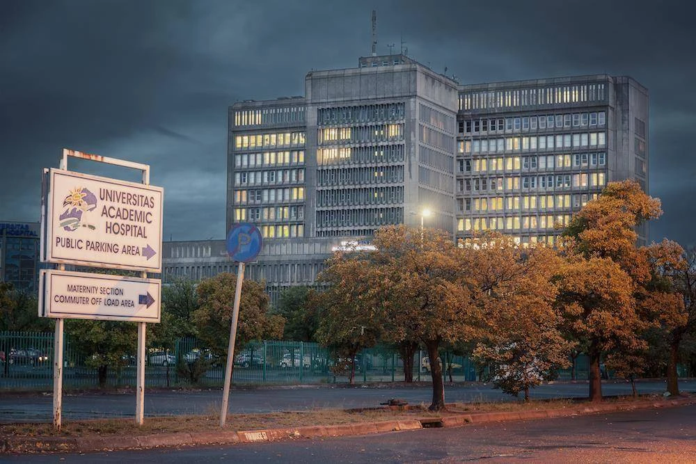 Baie vrae ná tweeling 14 dae uitmekaar gebore is en boetie skielik sterf