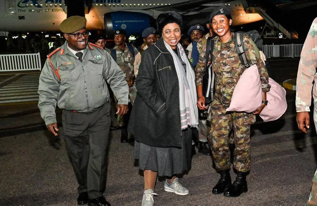 Oeps! Minister wag in Bloem, haar troepe land op Waterkloof