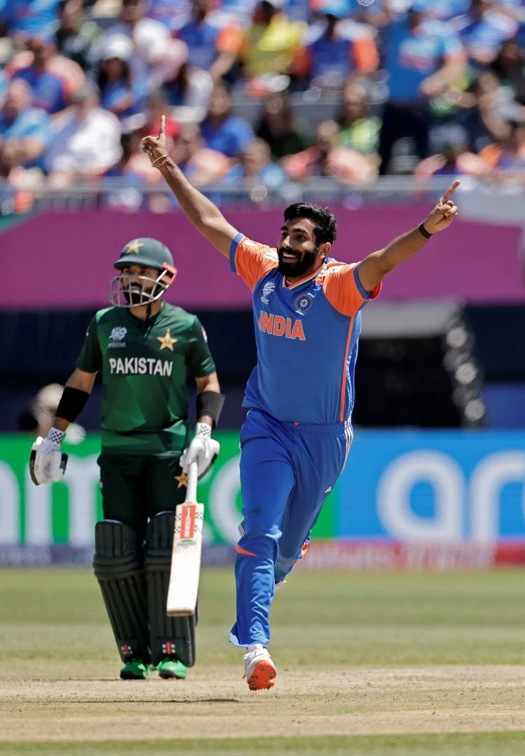 Indië skraap deur teen Pakistan