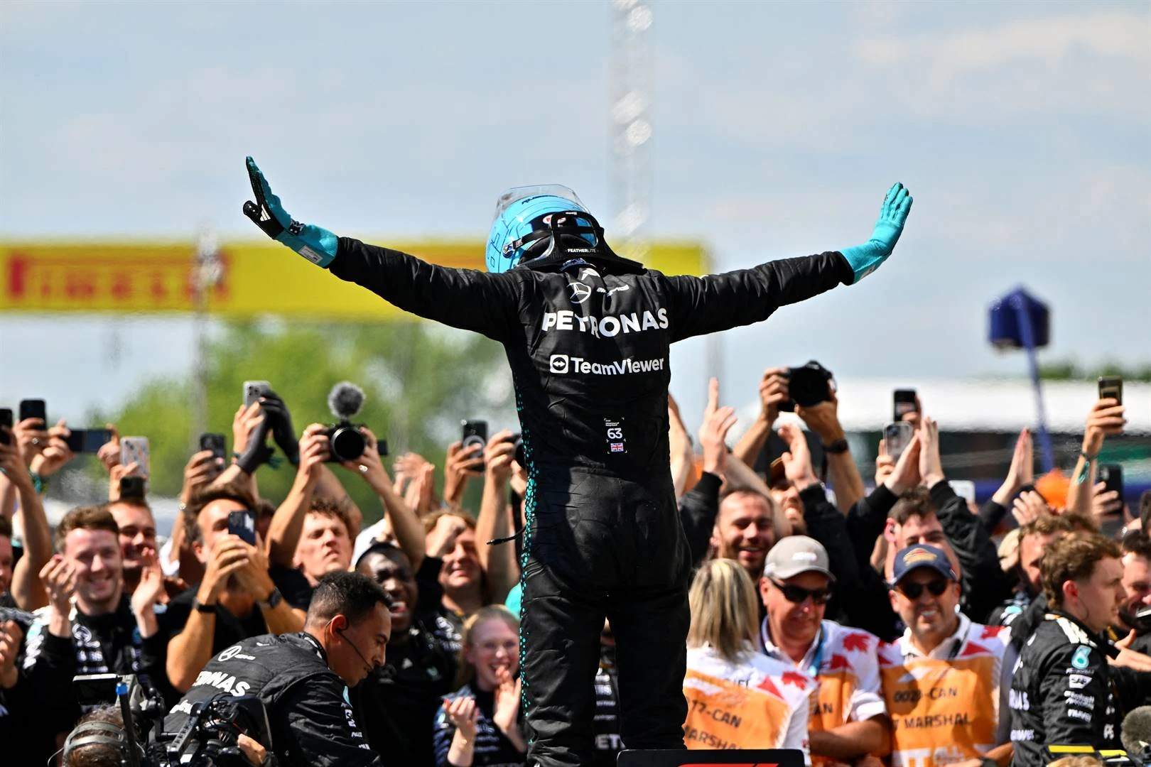 Russell, Antonelli maak mooi vir Mercedes in Kanada