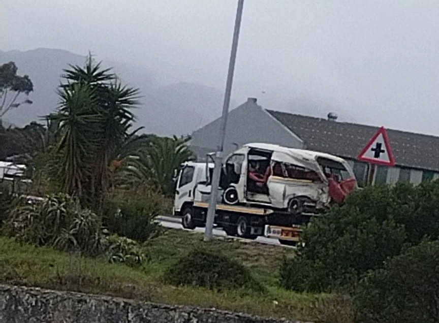 Gansbaai verloor 3 kinders toe taxi ‘omval’: ‘Hoe troos ek die ouers?’