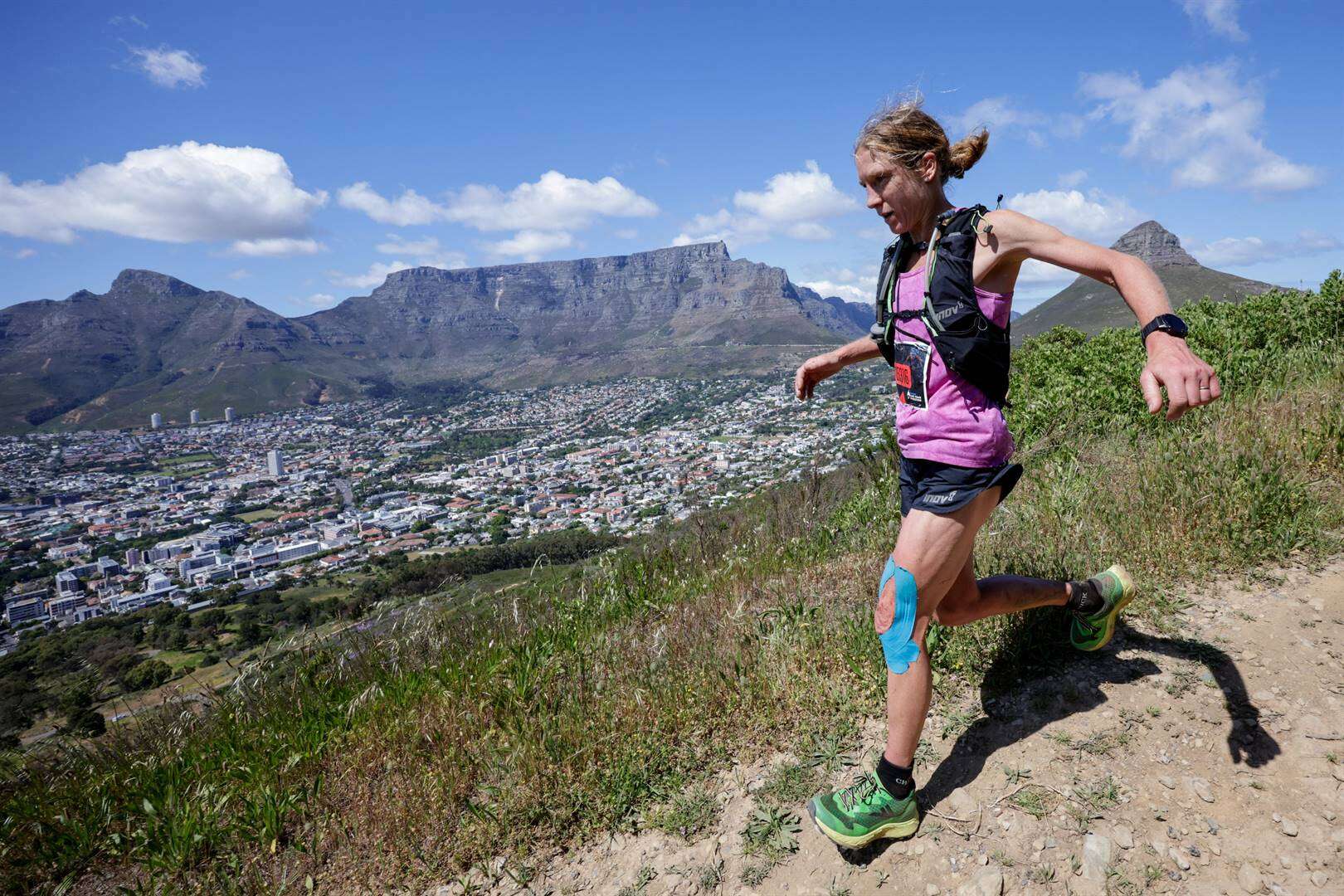 Kanyimo en Williamson tem Kaapstad-marathon se taai bergwedloop