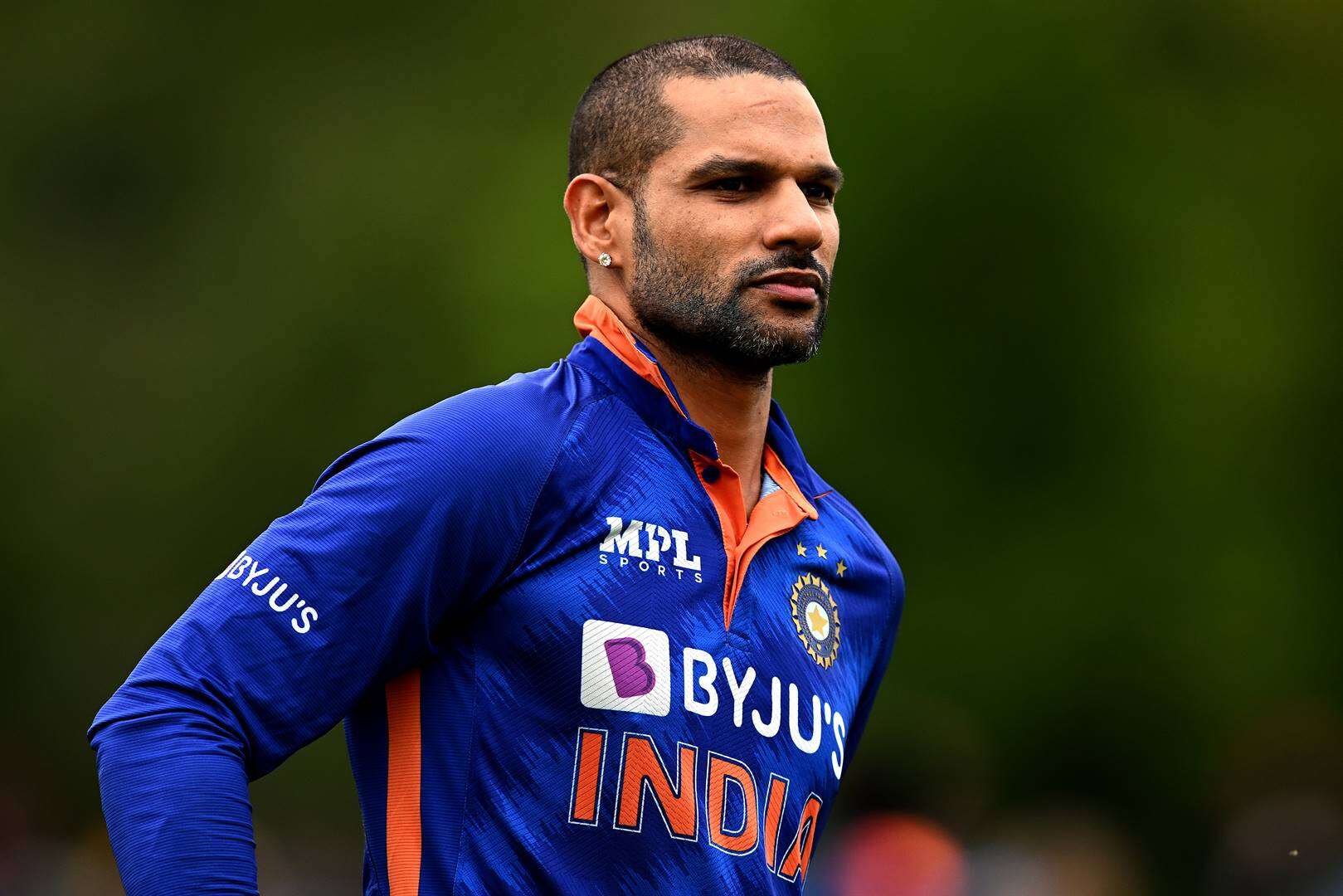 Indiese held Shikhar Dhawan tree uit