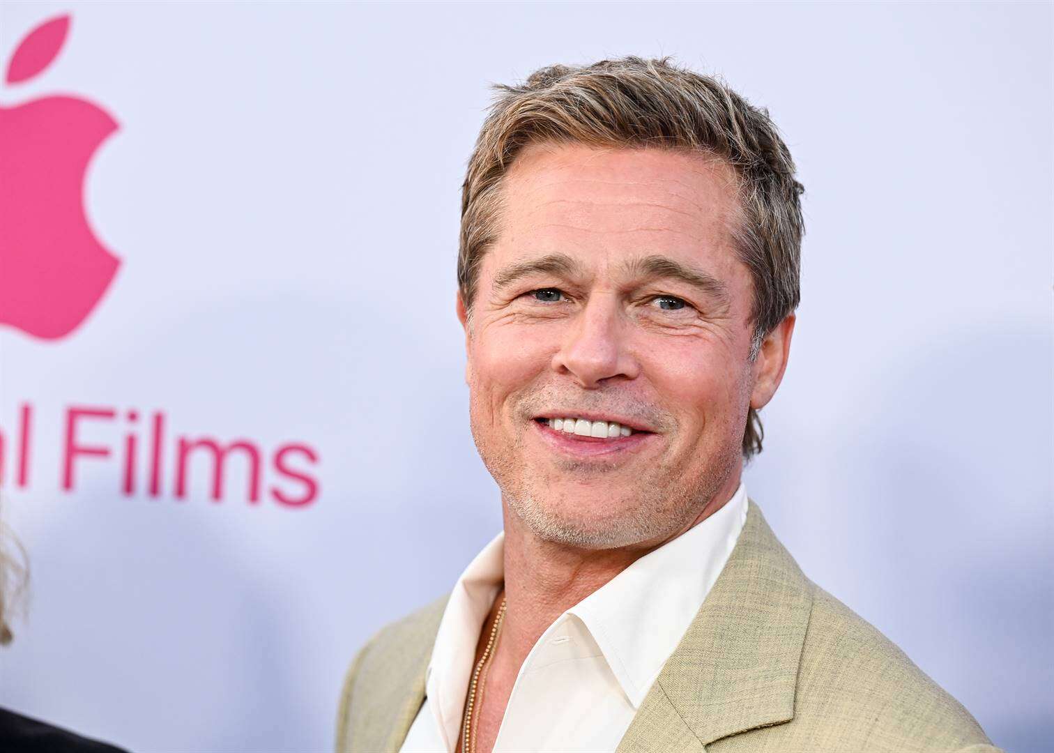 Brad Pitt oor ‘aaklige’ swendelary waarin vrou miljoene verloor