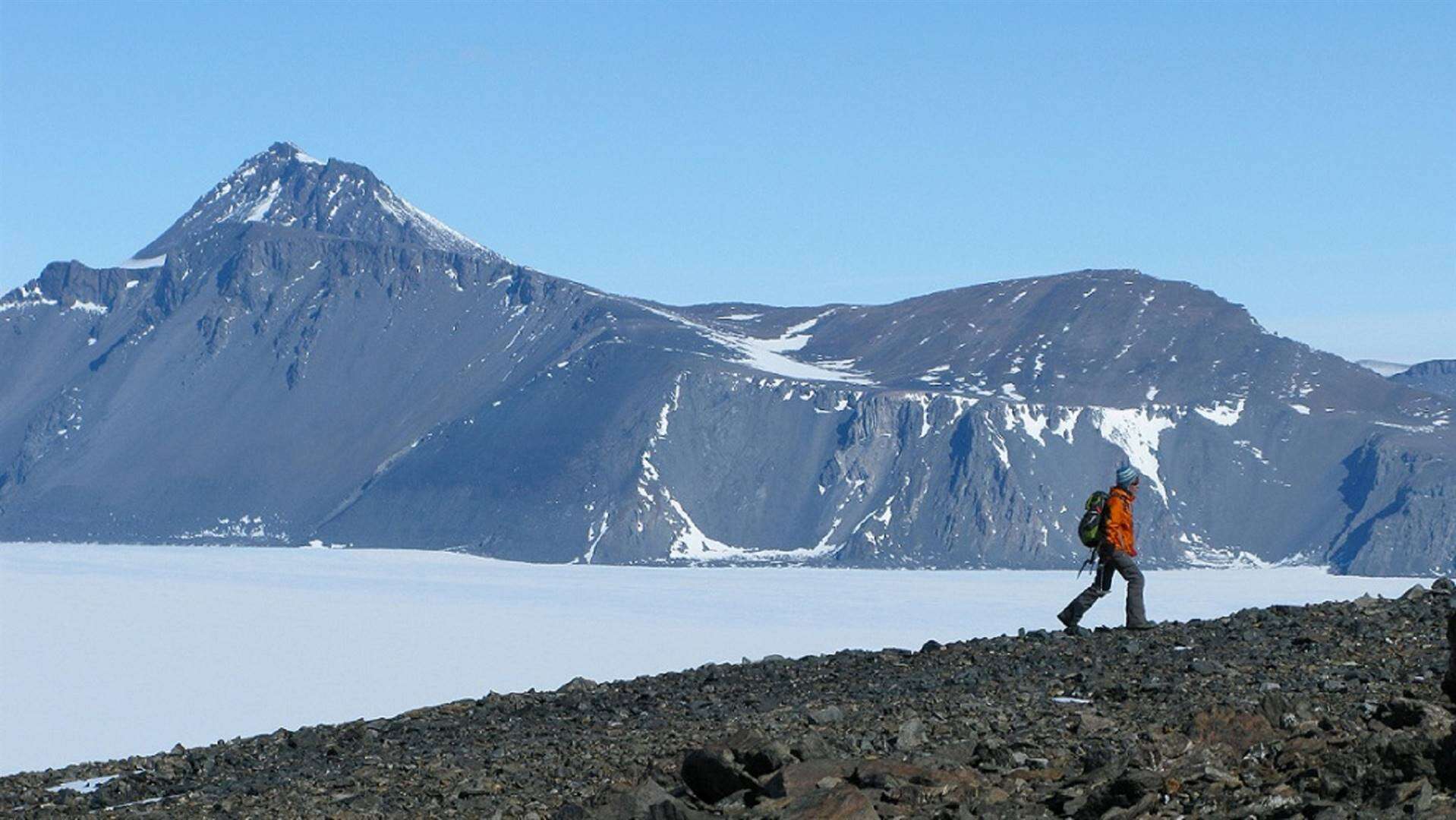 Goudstad-geoloë na Antarktika vir baanbrekende navorsing