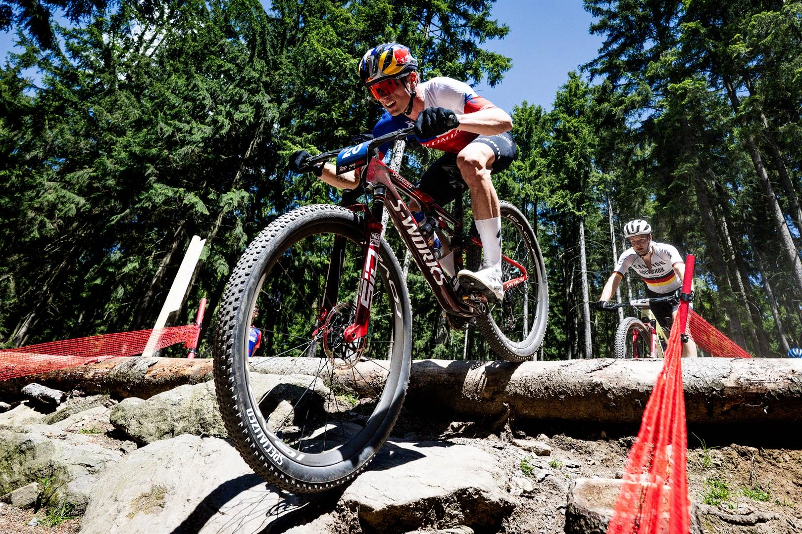 Chileen maak titel syne op bergfietsry se 5de Wêreldbeker-byeenkoms