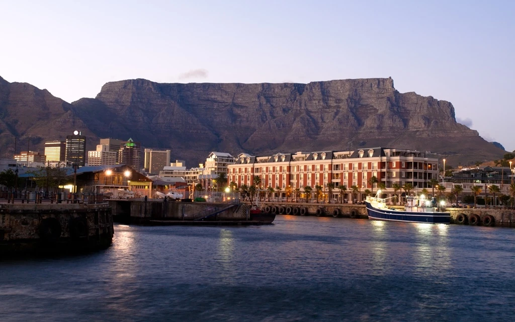 Tourism income declined more than 81% in August as sector's struggles continue 