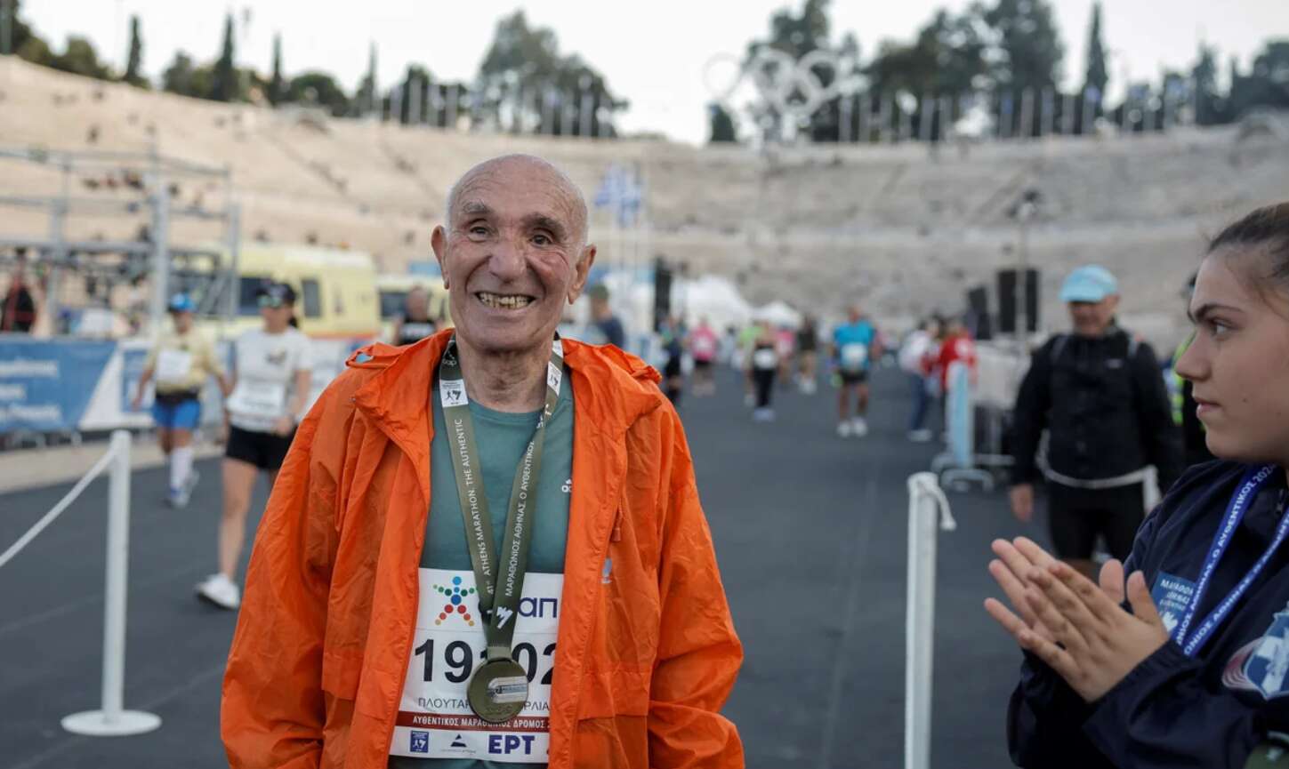 ‘Ons almal kan dit doen,’ sê 88-jarige Griek ná 12de marathon