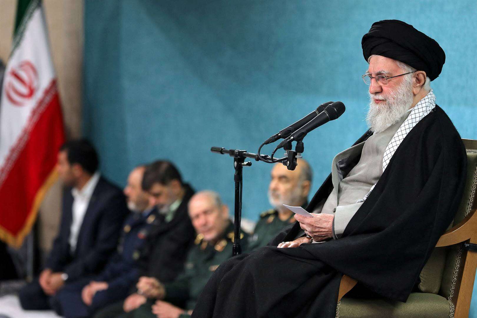 Iran sal nie deur VSA geboelie word, sê Khamenei