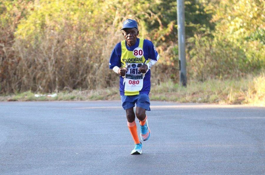 83-jarige se 12de Comrades: ‘Jy raak oud as jy ophou hardloop’