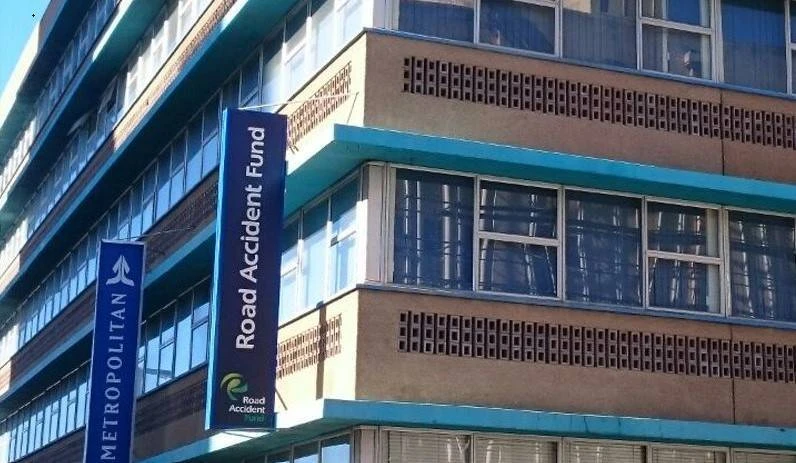 Cosatu loof Creecy se ingryping by ‘chaotiese’ POF, bekla gesloer met nuwe wet