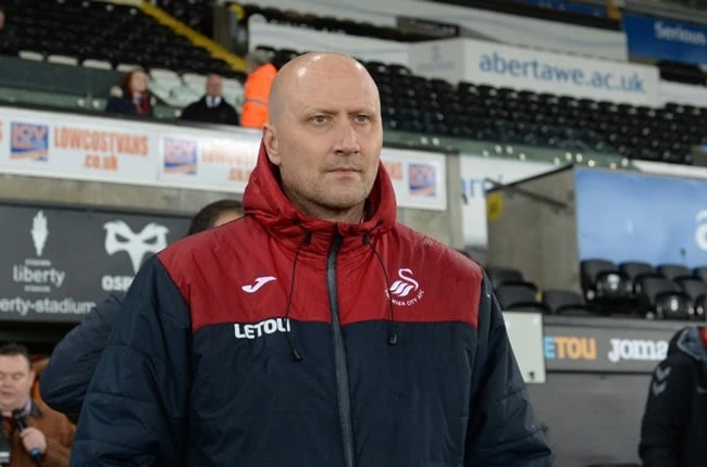 Pirates ponder coaching change? Welshman linked with replacing Zinnbauer