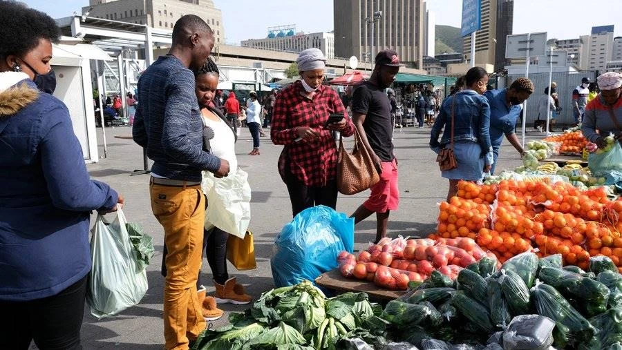 Regering wil beter data oor ‘skadu-ekonomie’ inwin ná Fourie se knuppel in duiwehok oor werkloosheid