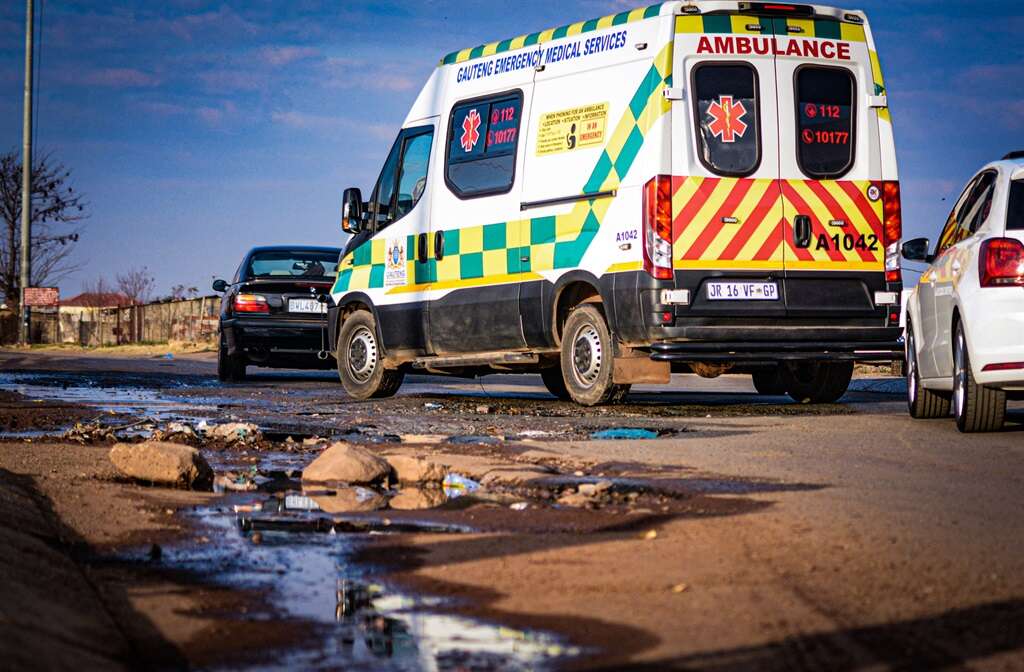 Johannesburg EMS recovers body of teenager who drowned in Soweto