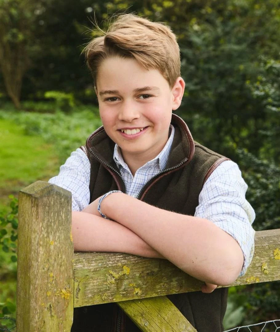 Nuwe foto van prins George uitgereik vir sy 12de verjaardag