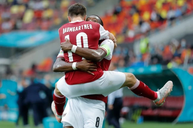 Baumgartner sends Austria into last 16 with win over Ukraine