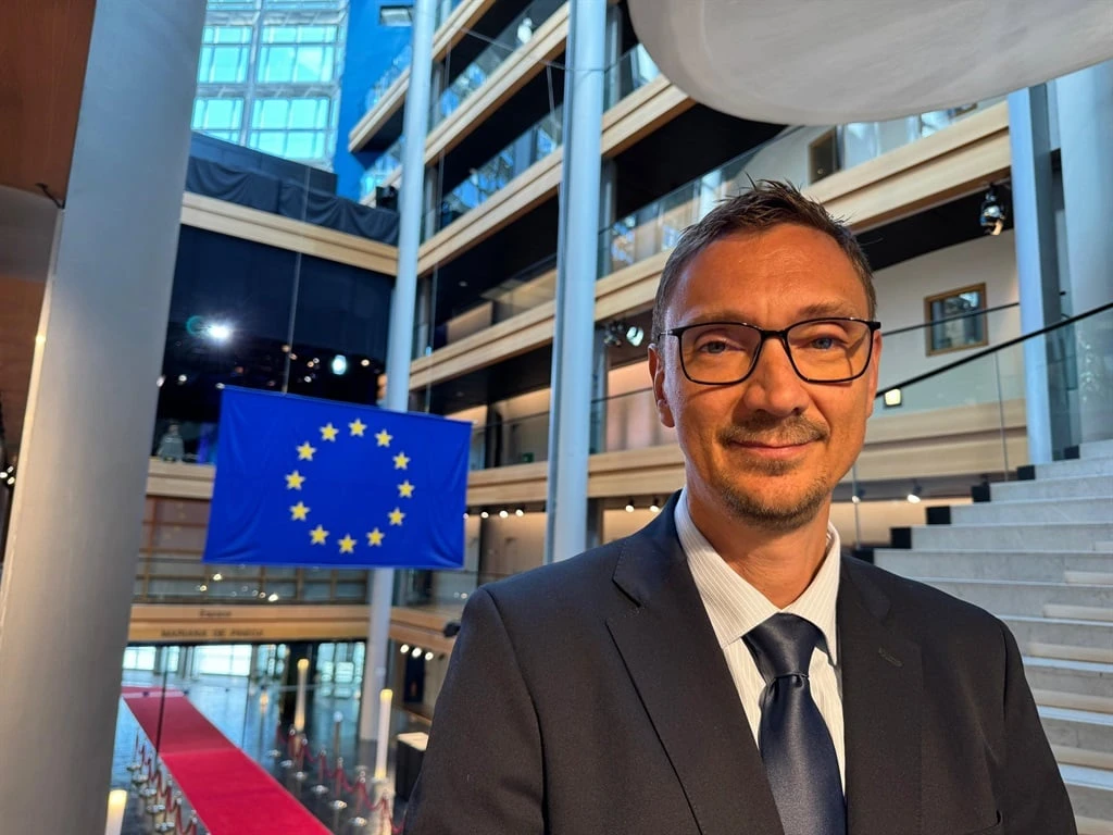 Solidariteit bearbei nou ook Europa oor raswette