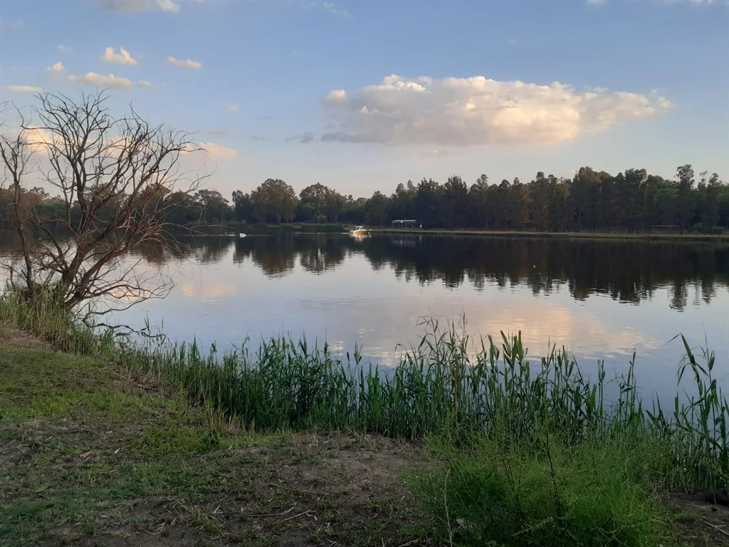 Double tragedy on the Vaal: Jetski and speedboat crash, boat overturns