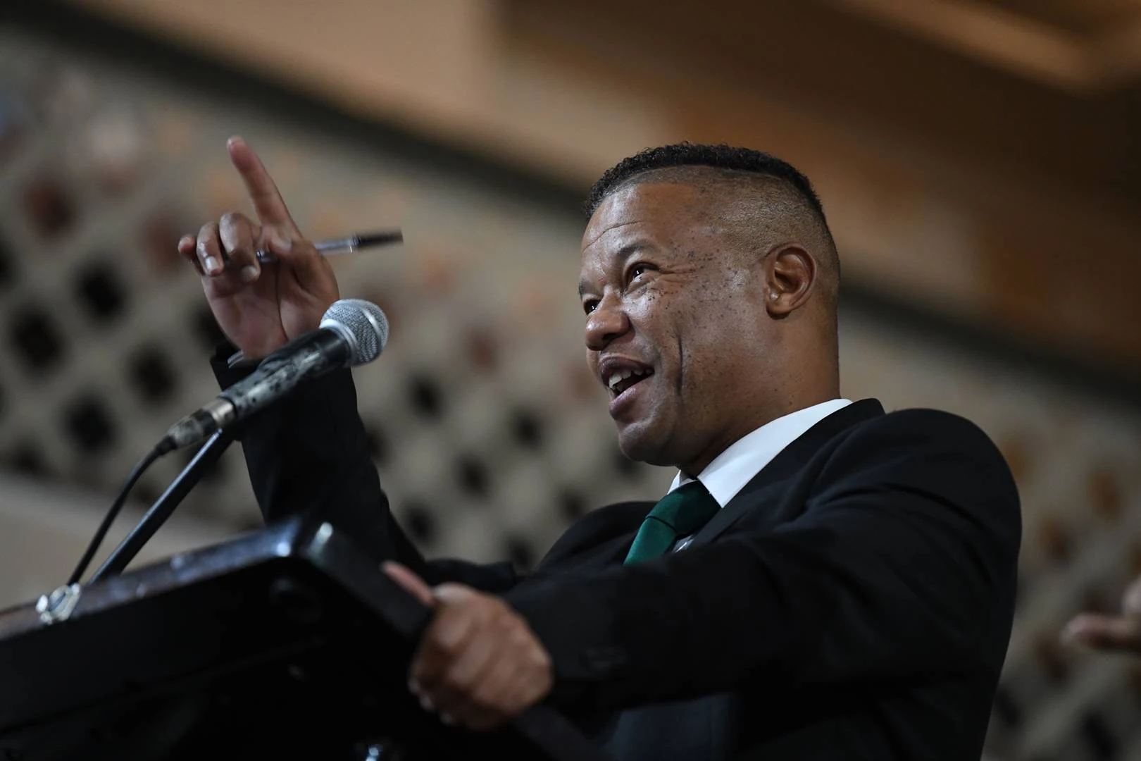NMB-onderburgemeester se skorsing te swaar en onvanpas, meen LUR