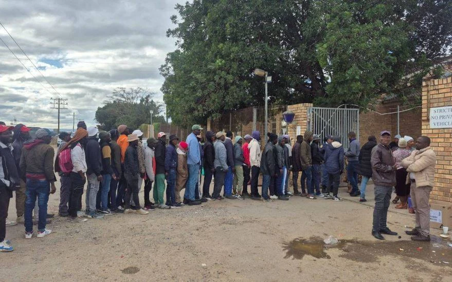 Talle buitelanders sonder vereiste dokumente vas ná hulle uit Addo vlug