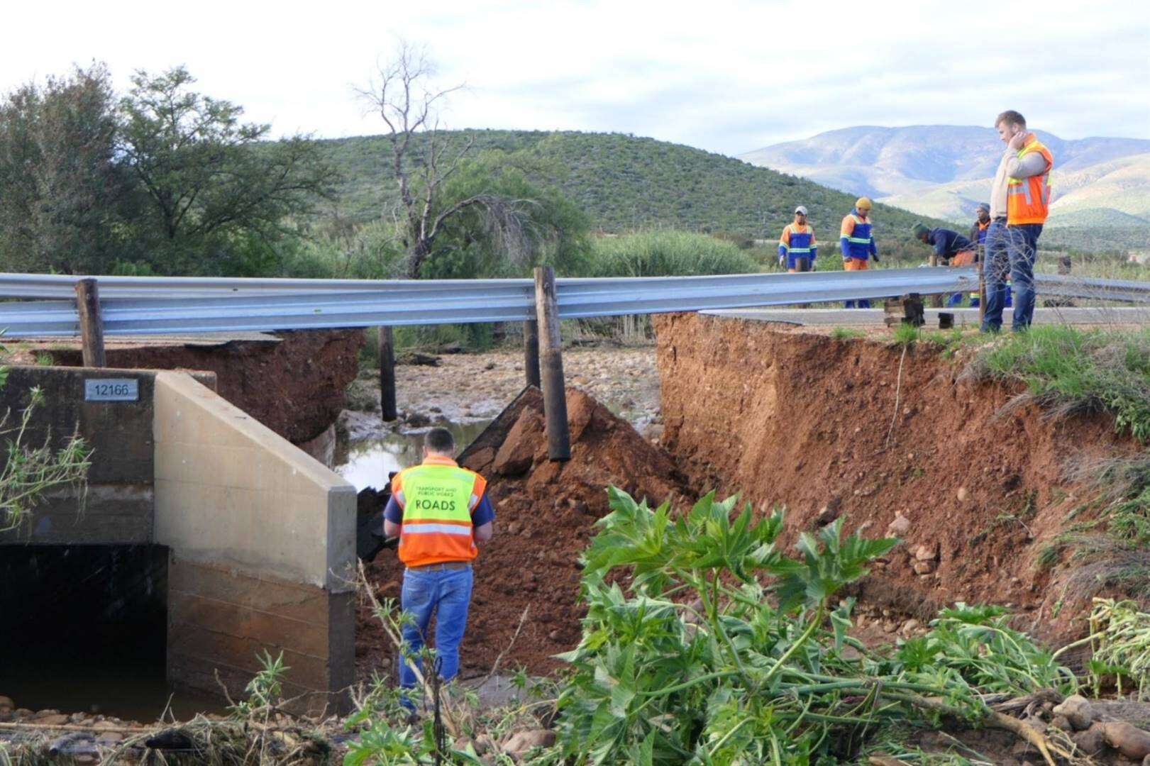 Skade in Tuinroete weens oorstromings meer as R400 m.