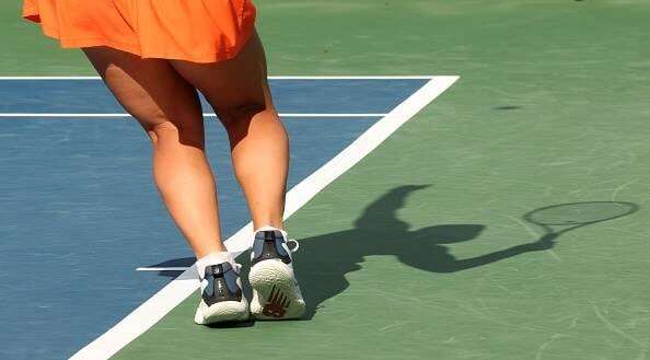 Woedende wedders groot sondebokke in teistering van tennisspelers