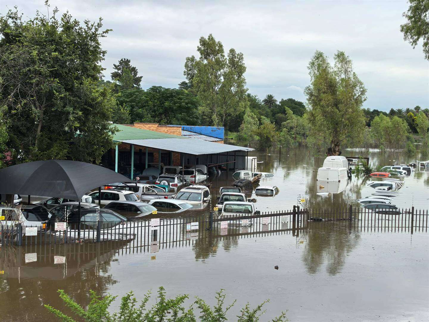 Huise in Klerksdorp onder water ná Schoonspruit sy walle oorstroom