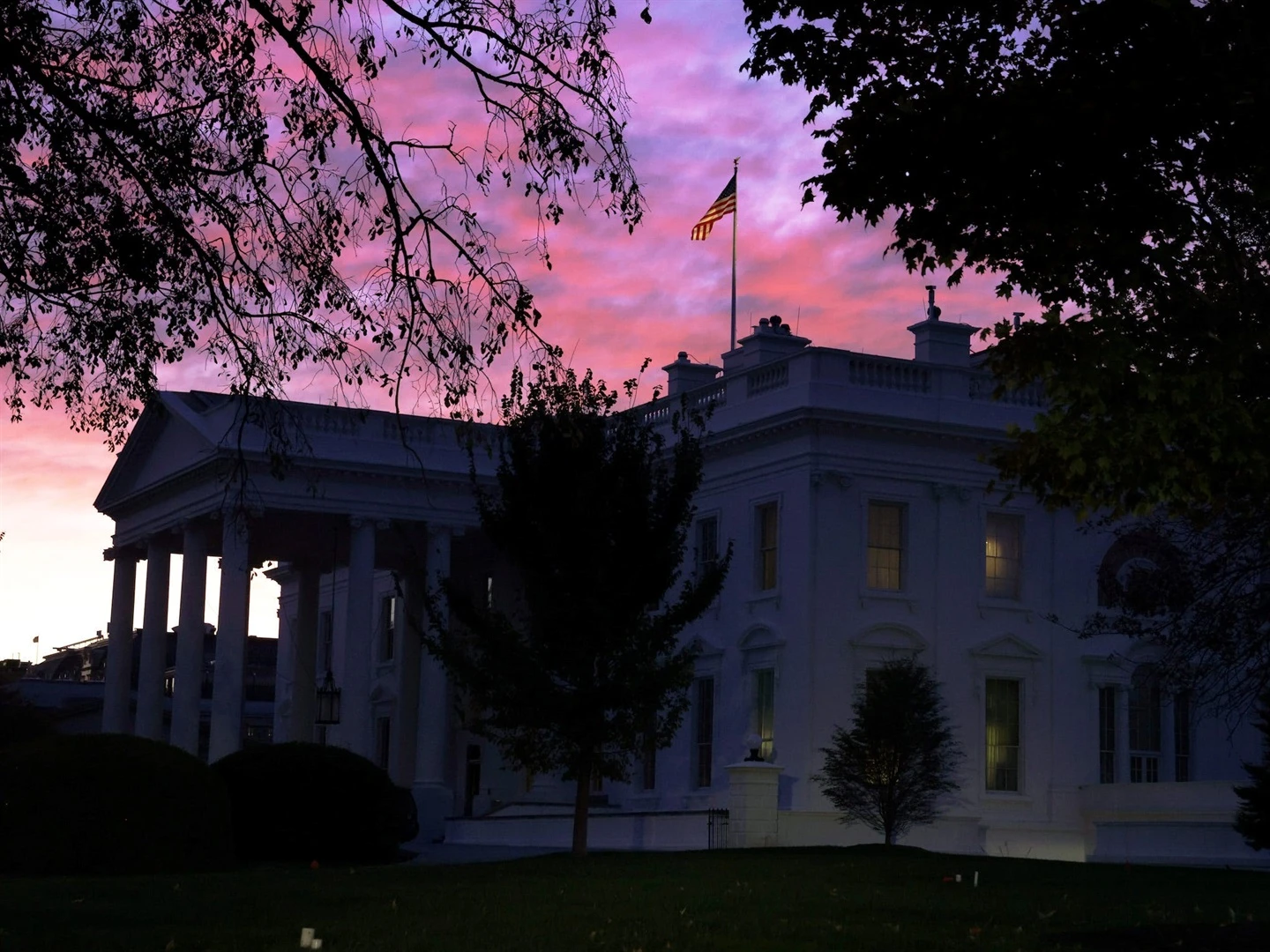WATCH | Timelapse of sunrise over the White House as tense ballot counting continues