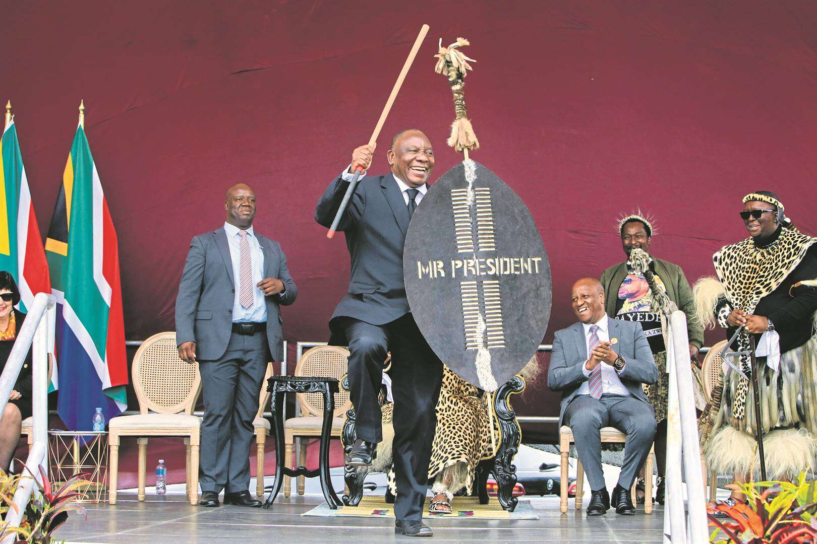 Cyril keer dat regering in KZN in duie stort