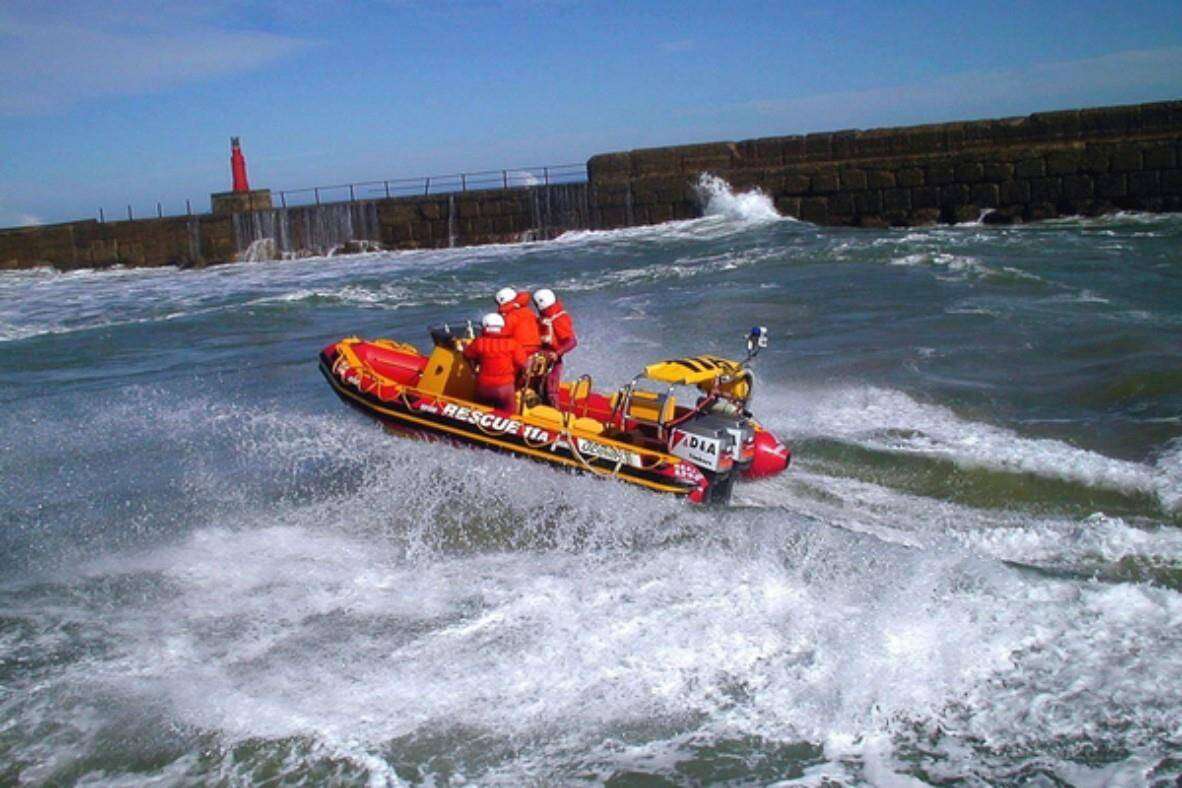 NSRI red man wat oorboord val