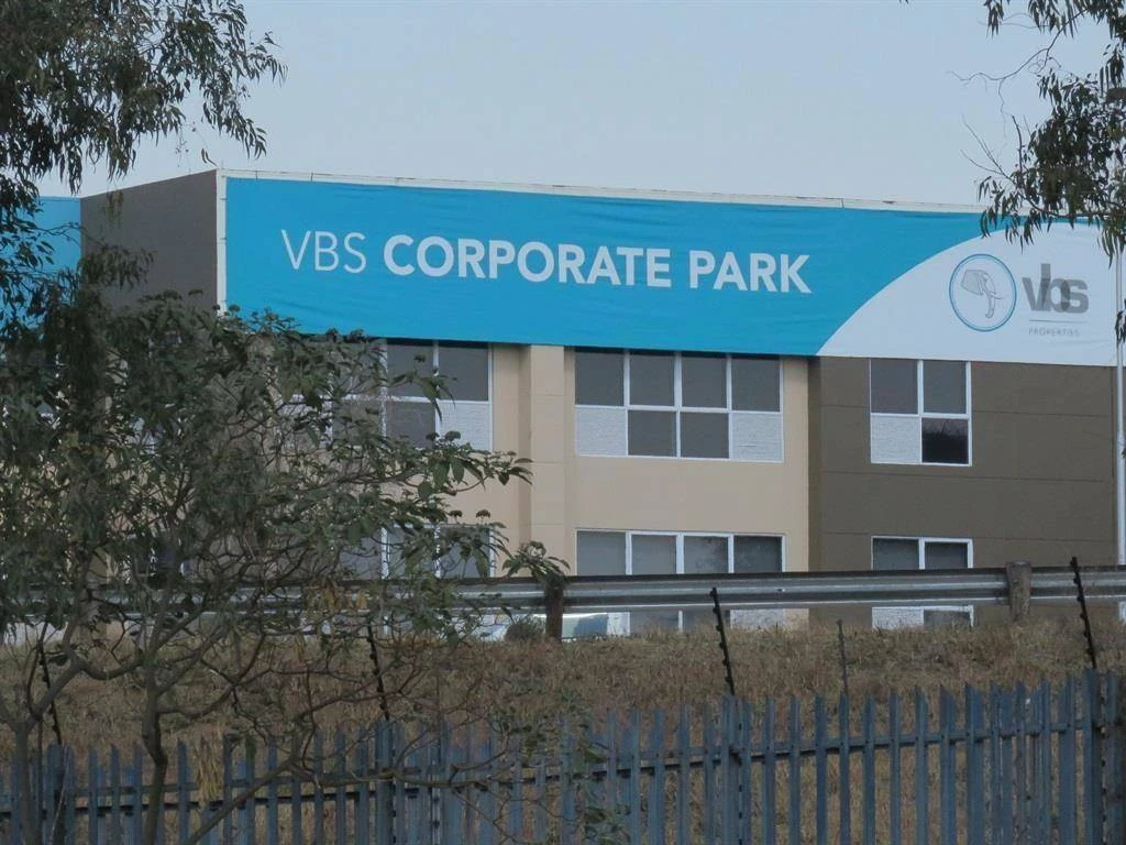 Tweederdes van geplunderde geld van VBS nog soek