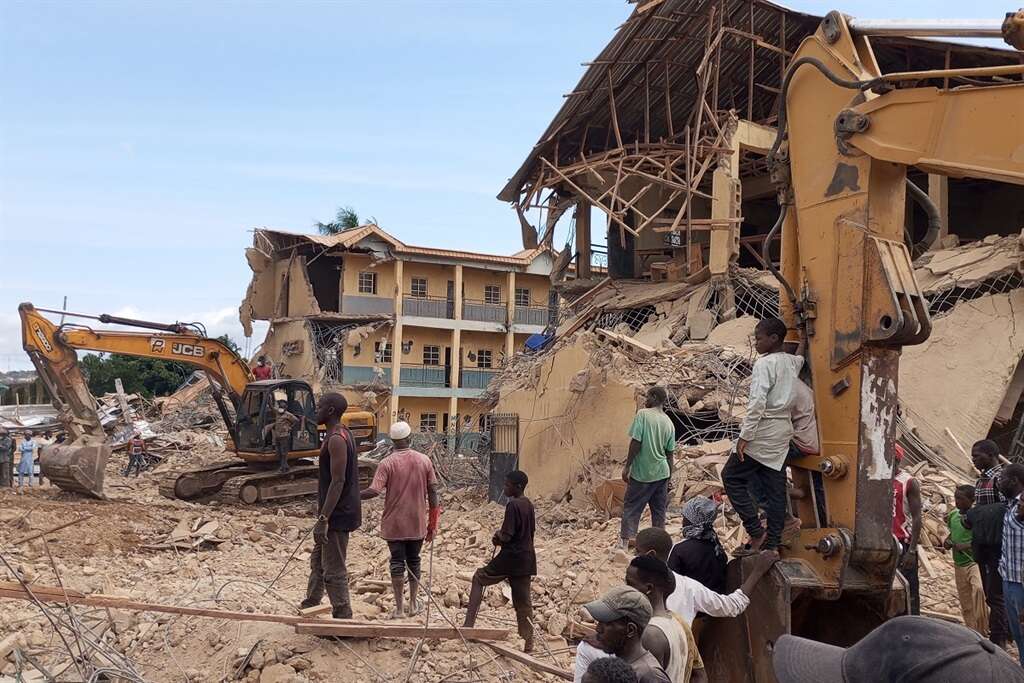 Nigeria school collapse kills 21, scores injured - Red Cross