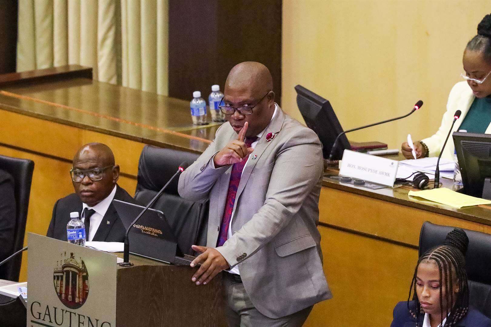 Opposisiepartye kap Lesufi se planne: ‘Jy is die baas van leuens’