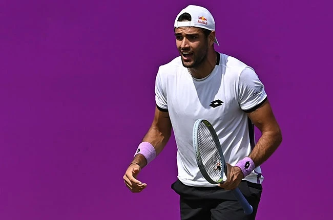 Berrettini brushes aside Evans to reach Queen's semi-finals
