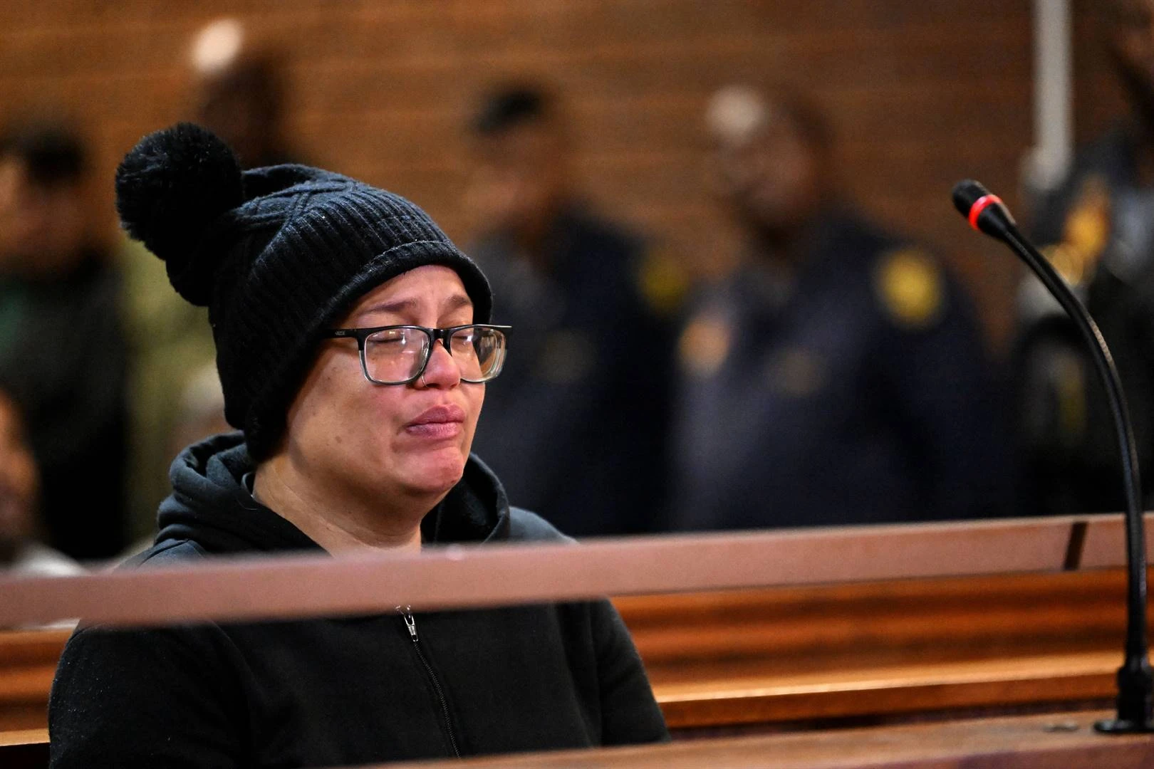 G’n borgtog vir Meek: Sit haar in Kelly Smith se sel, sê gemeenskapslede