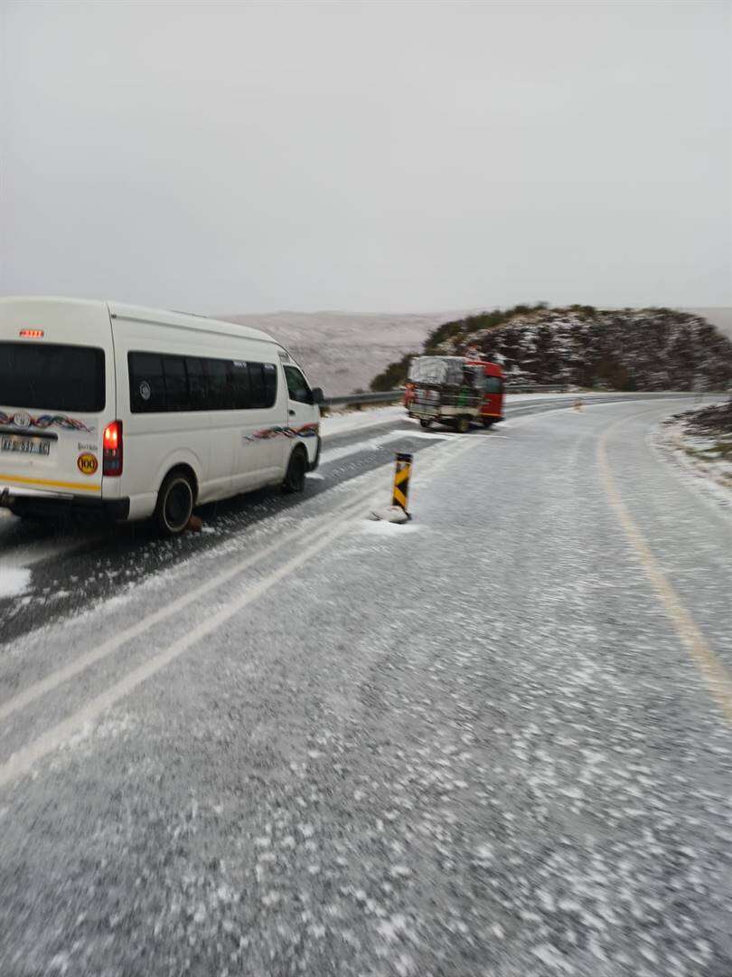 Sneeu ontwrig paaie in Oos-Kaap