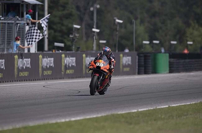 Japan's Nakagami takes first MotoGP pole in Spain, SA's Brad Binder 15th
