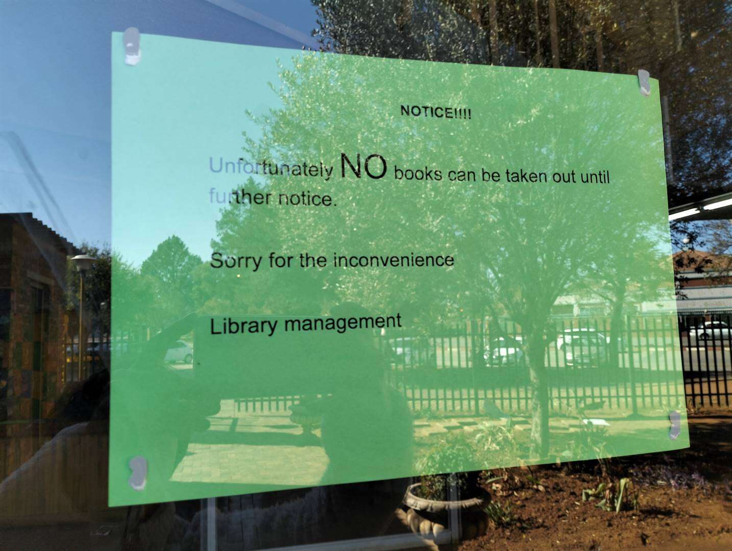 Boekwurms sonder leesstof ná biblioteek se lisensie nie betaal word