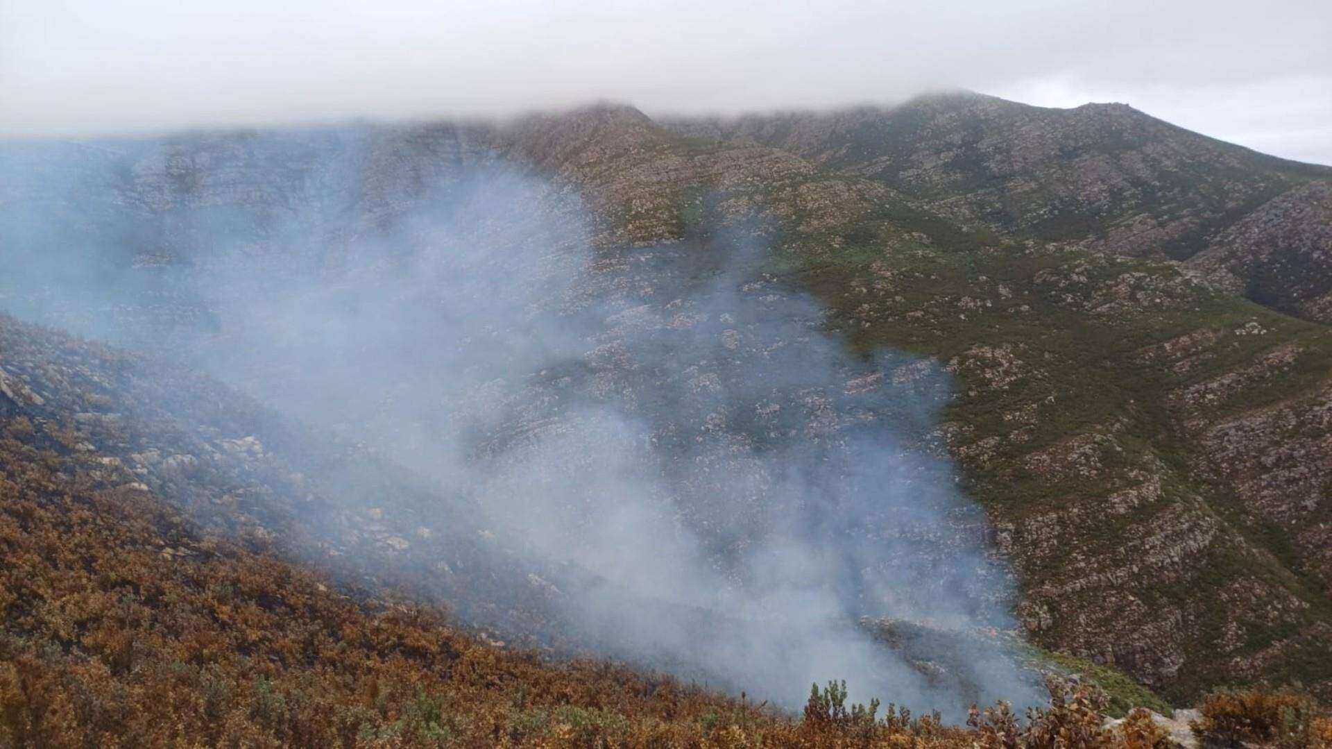 Brandspanne nog op toneel van Swartberg-brand by Oudtshoorn