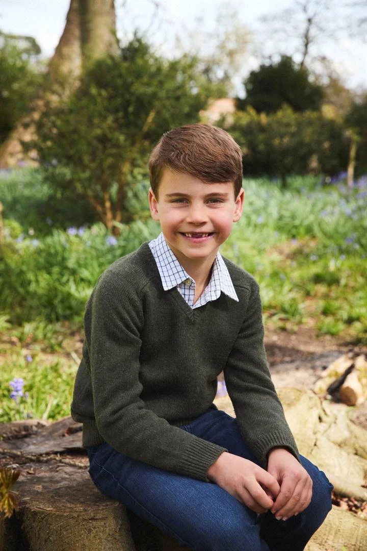 Prins Louis vier 7de verjaarsdag met haasbekfoto