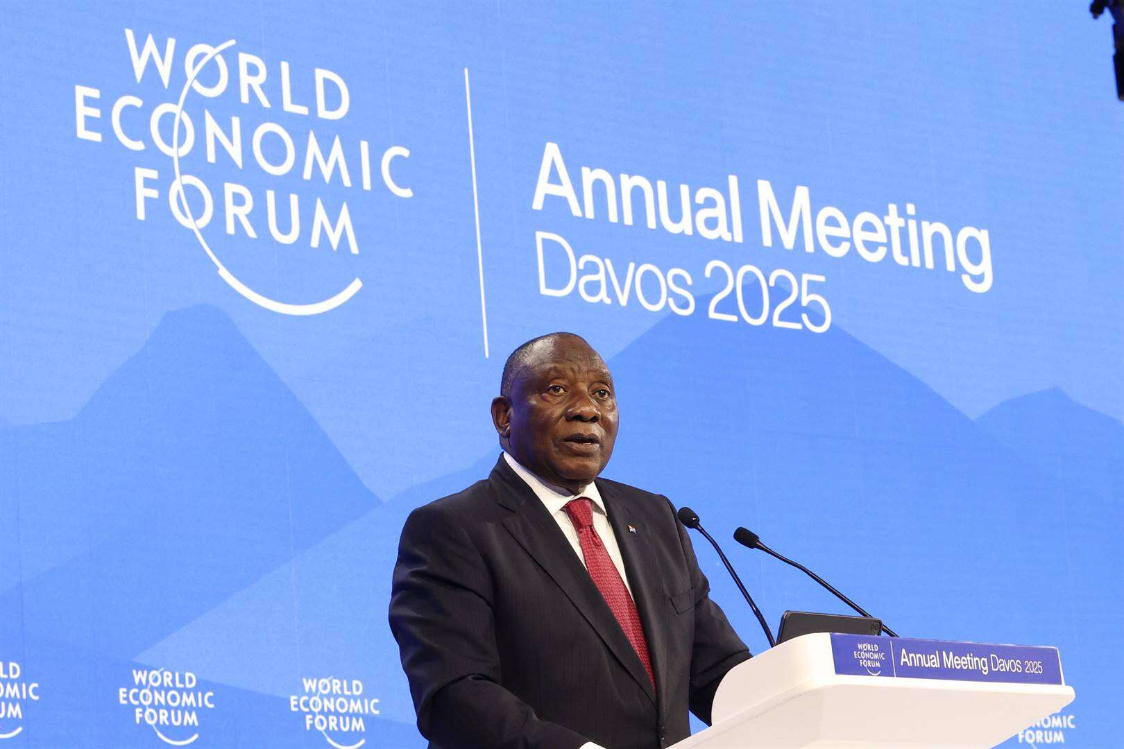 SA maak baie vordering ‘ná jare van ’n mate van agteruitgang’, sê Cyril in Davos