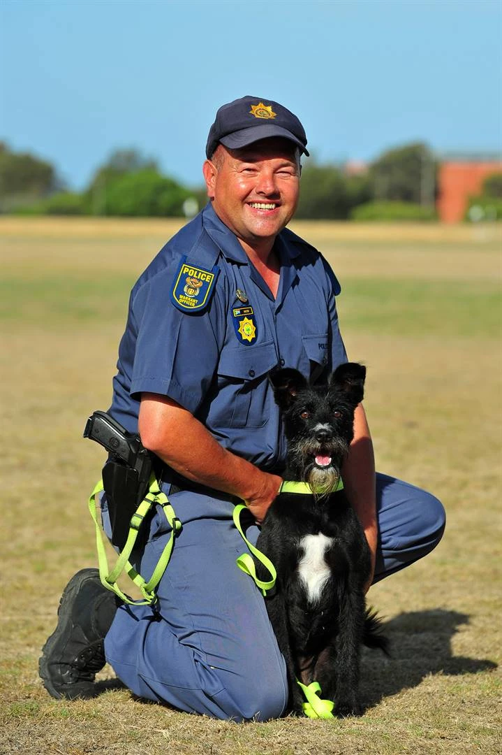 Polisiehond wat nie wou aftree, nou finaal gegroet
