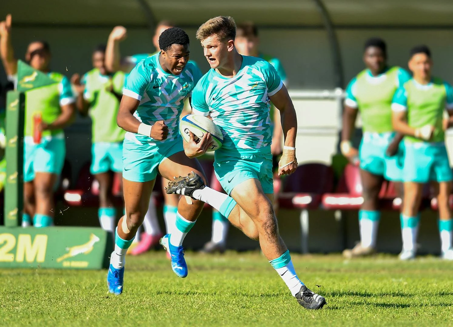 Adams en Muller sentervennote teen jong Hane