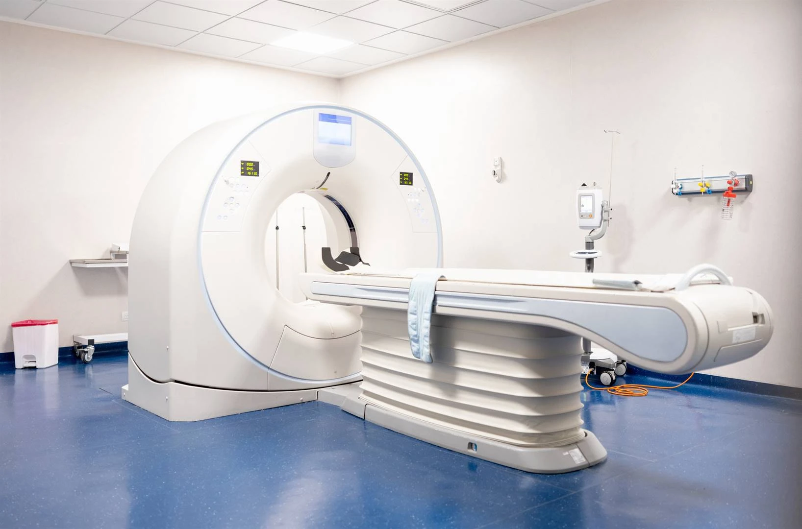 Man (61) dood nadat MRI-masjien hom intrek