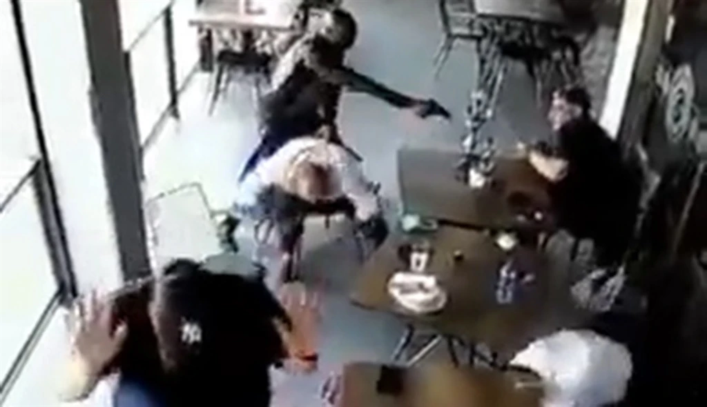 WATCH | Robbers target Joburg restaurant and allegedly make off with Rolex watch