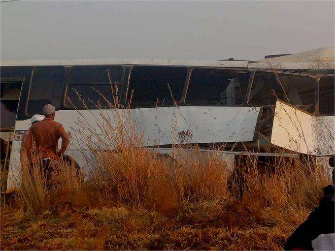 5 leerlinge sterf in botsing tussen bus en trein in Mpumalanga