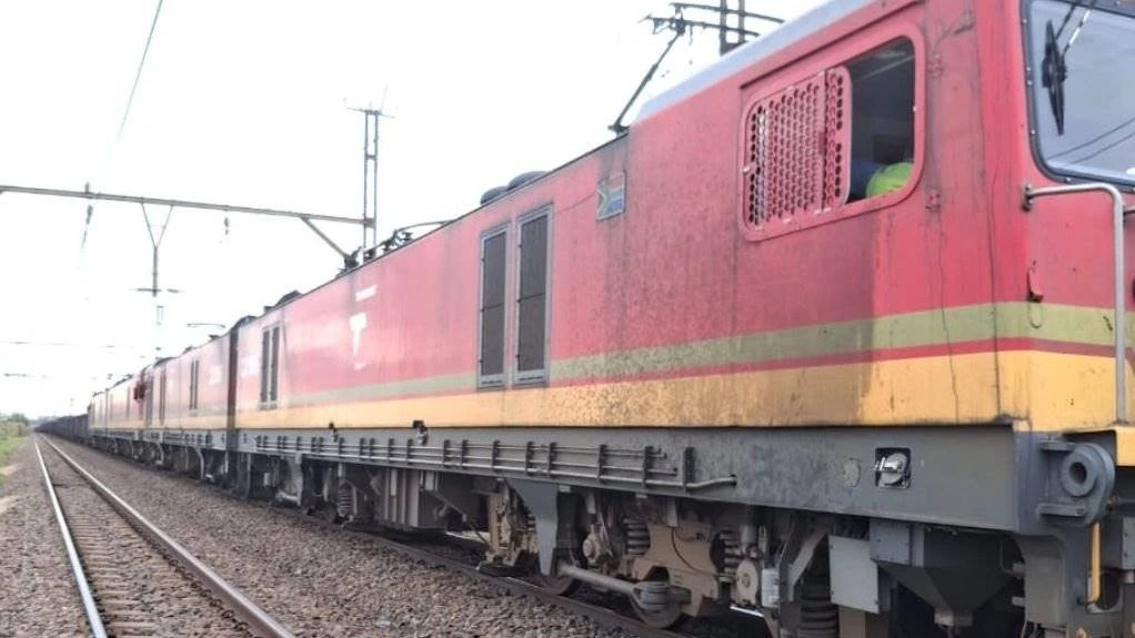 Transnet het nog net genoeg geld vir 3 maande, waarsku Moody’s