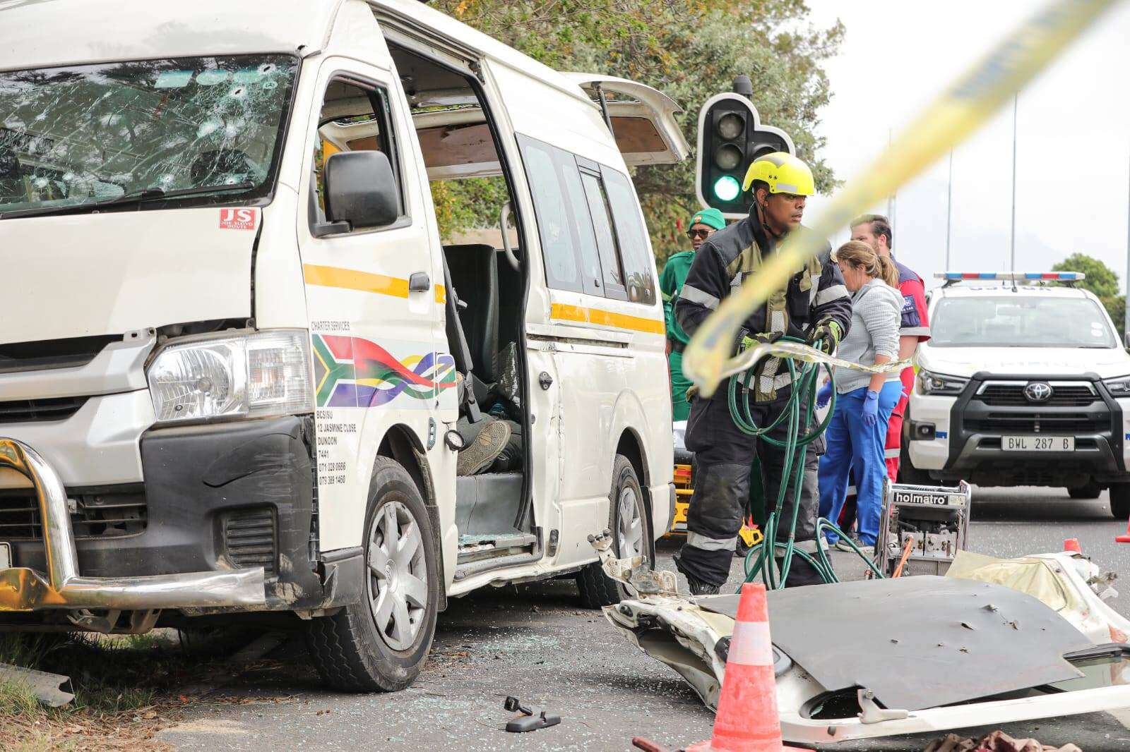 3 dood, 4 vas ná ‘afpersers’ op polisie in Kaapstad losbrand