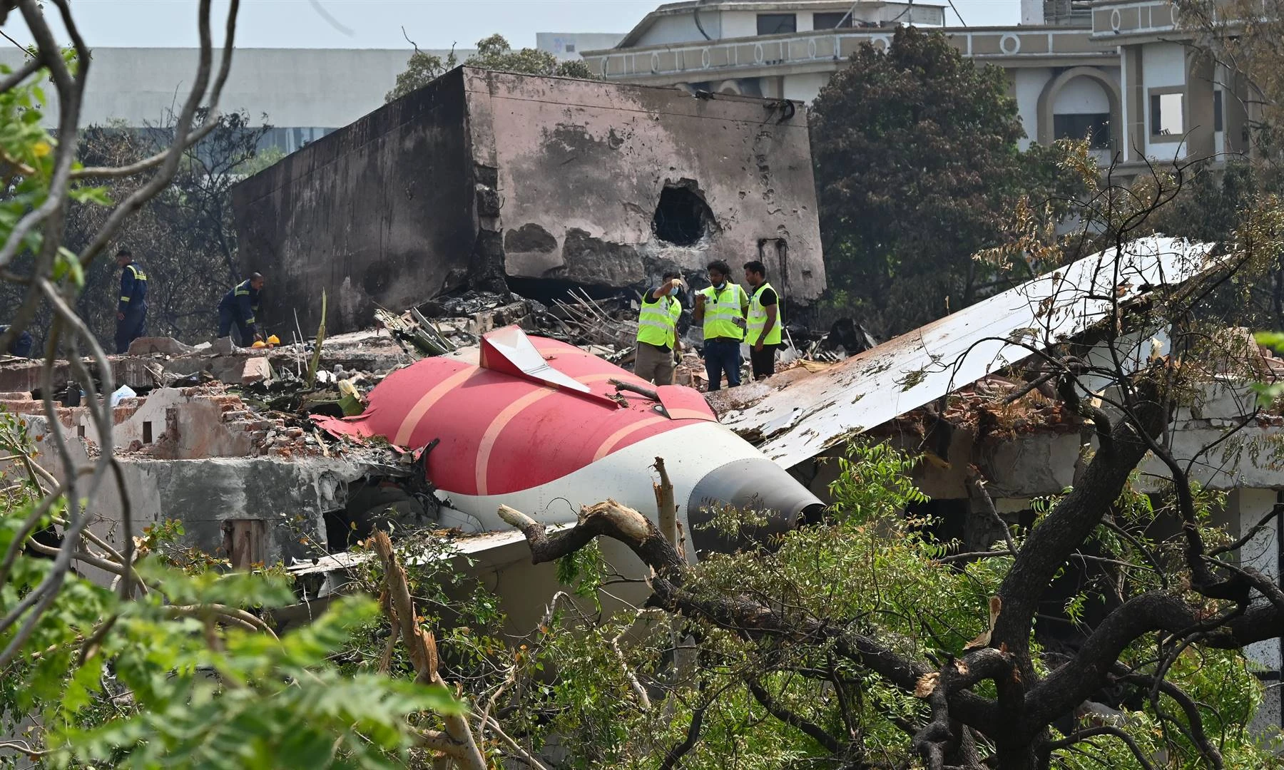 Oorlewende in Air India-ongeluk help sy broer se kis dra