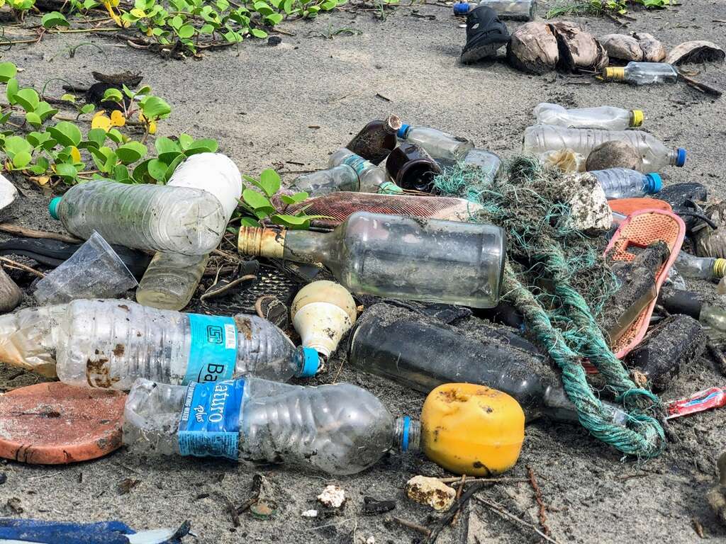 Petrochemiese groepe ‘wil beleid oor plastiekbesoedeling ontspoor’